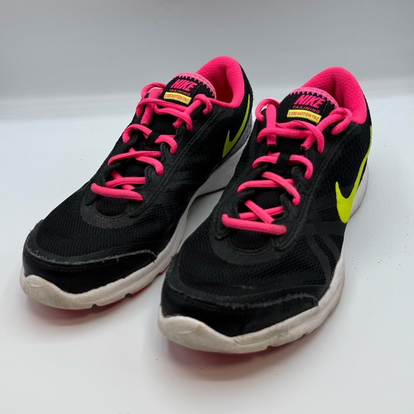 Nike Core Motion TR2 Black and Pink Running Shoes with Yellow Swoosh Womesn 8.5 - Picture 1 of 8